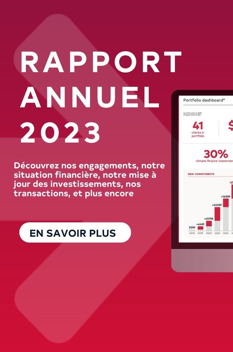 Rapport annuel de FinDev Canada affiché sur un écran, titre Rapport annuel 2023 Annual Report, sur fond rouge