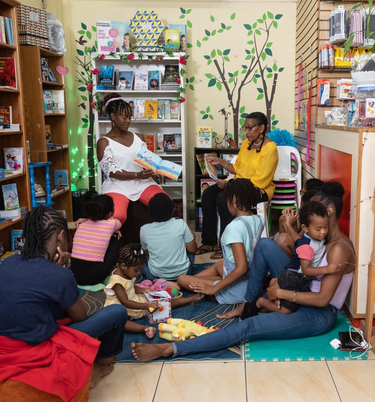 L’auteure Colleen Wint Bond lit le livre qu’elle a écrit sur son père, « Arthur Loves to Run : A short story about Arthur Wint, Jamaica’s First Olympic Gold Medalist »