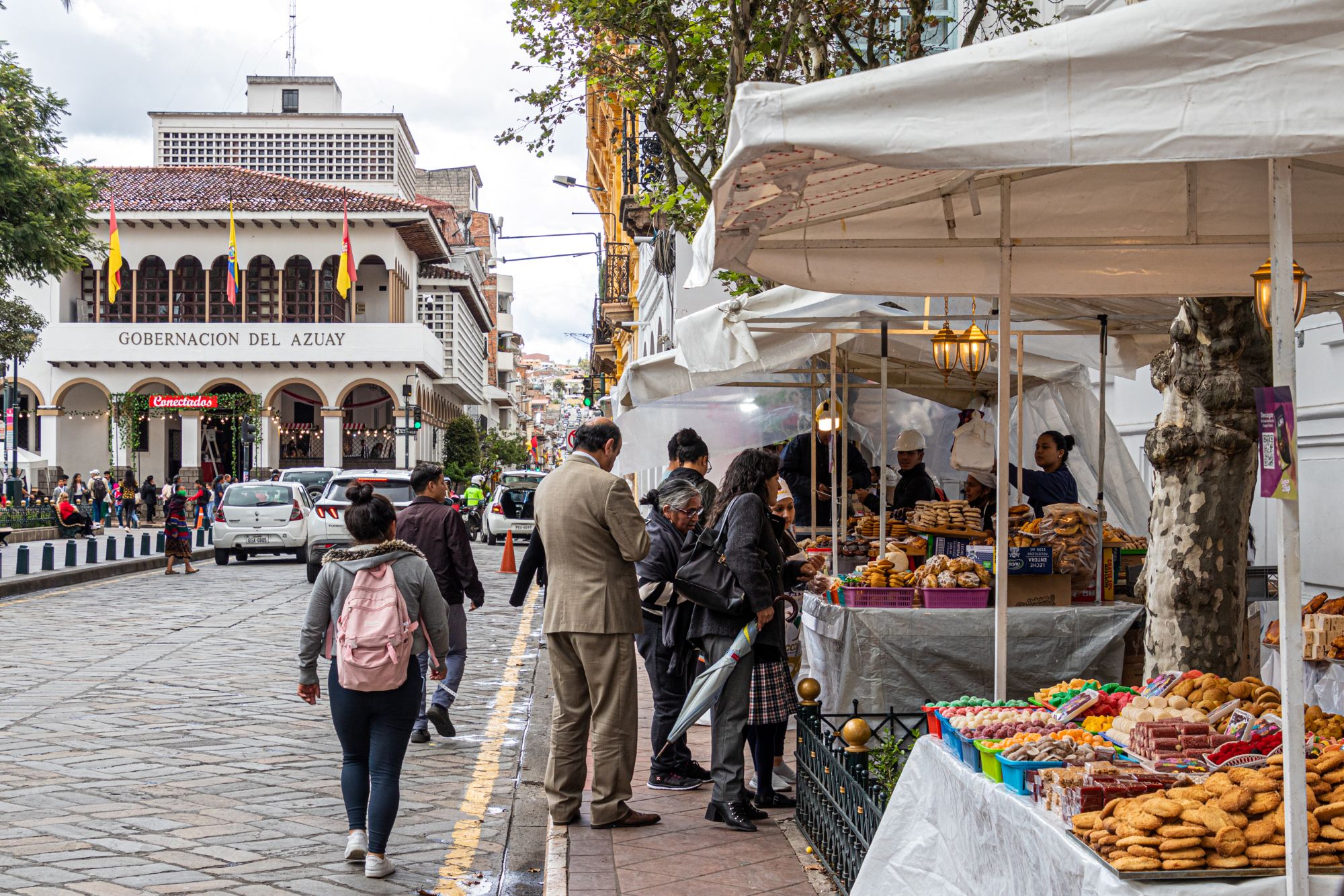 Streetfood market, official building with Ecuadorian flags in the background